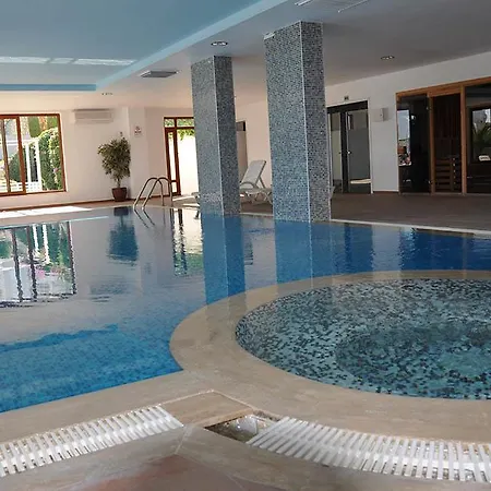 Four Seasons Sokak No 07600 * Side